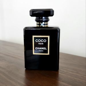 CHANEL COCO NOIR EAU DE PARFUM 3.4 FL OZ / 100ML. Only sprayed once. Like new.